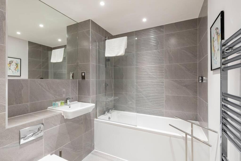 Stylish 2 Bed 2 Bath In Highgate & Free Parking Lägenhet London Exteriör bild